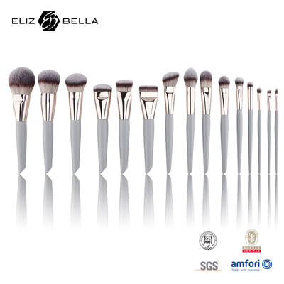 Luxe make-upborstels in meerdere ontwerpen voor een cosmetische make-up kit