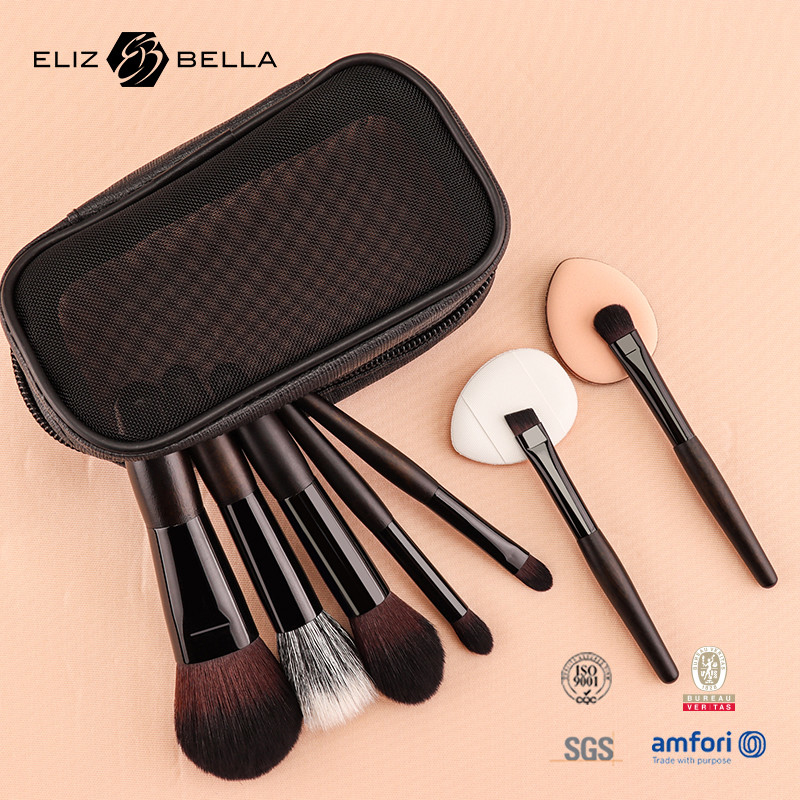 De perfecte aanvulling op je collectie, kleine borstel set met rits cosmetische tas
